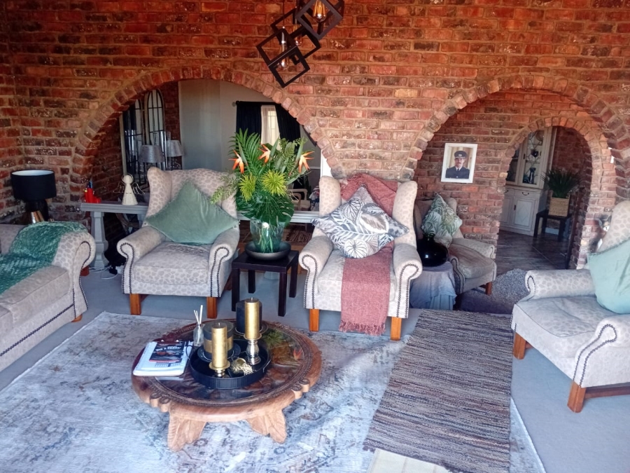 6 Bedroom Property for Sale in Heiderand Western Cape
